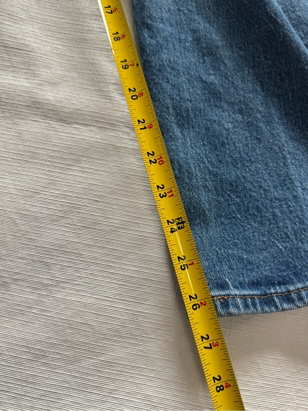Levi's Women's Ribcage Straight Leg Ankle Jeans in Medium Blue Denim 27 - Picture 9 of 10